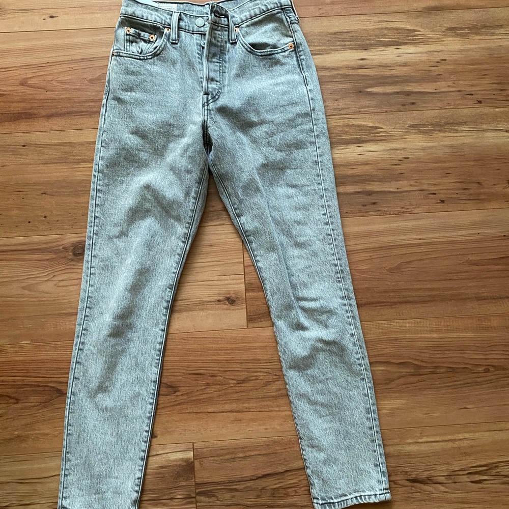 Levis